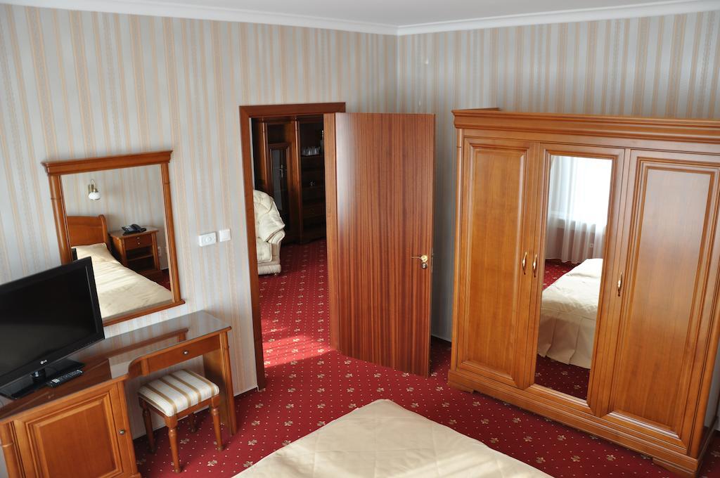Hotel Traian Braila Bagian luar foto